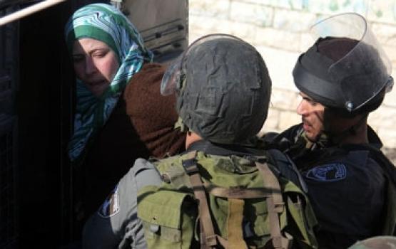 الاحتلال يعتقل والدة أسير أثناء الزيارة