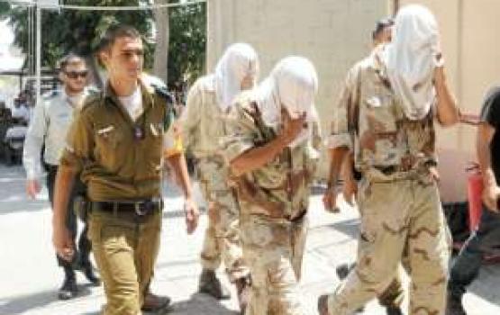 العثور على أربعة ضباط صهاينة سكارى بعد أن تركوا نقطة حراستهم