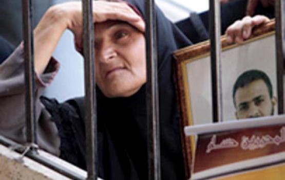 أمهات وزوجات يستذكرن غياب أسراهن في رمضان