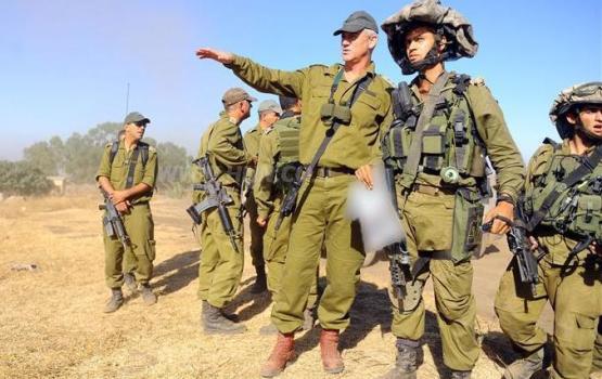 المجرم غانتس يوعز لقواته بمواصلة و تكثيف العدوان على غزة