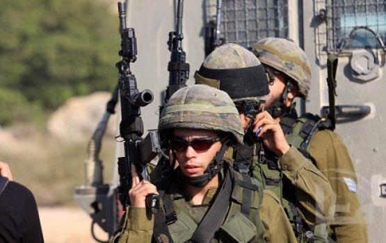 مداهمات للاحتلال بالخليل واستدعاء شابين ببيت لحم