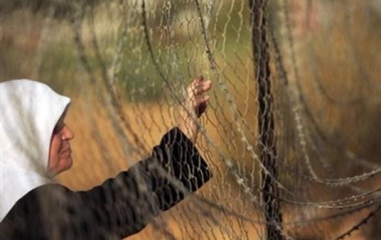 وفاة والدة أسيرين محكومين بالسجن المؤبد من الخليل