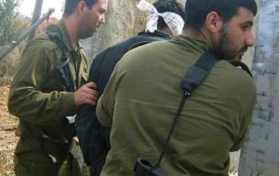 قوات الاحتلال تعتقل 3 مواطنين من مخيم بلاطة