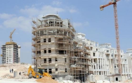 الاحتلال يعلن عن بناء مئات الوحدات الاستيطانية بالتزامن مع اطلاق الأسرى