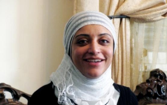 قوات الاحتلال تعتقل شقيقة الأسير العيساوي