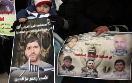 اعتصام تضامني مع الأسرى المضربين عن الطعام بنابلس