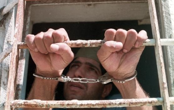 اسرى "عسقلان" يروون تفاصيل اقتحام السجن الاحد الماضي