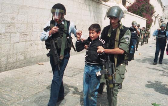 قوات الاحتلال تعتقل 18 طفلاً جنوب نابلس