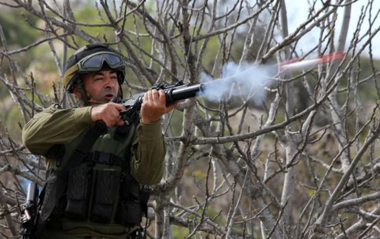 اصابة 6 طلبة جراء اطلاق الاحتلال قنابل غاز داخل حرم جامعة القدس