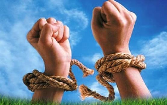 أسير من النقب يتنسم الحرية بعد اعتقال دام 9 سنوات