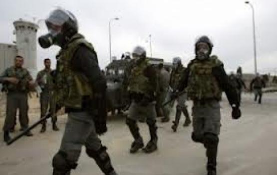 الاحتلال يعتدي علي 21 أسير مضربا في ايشيل