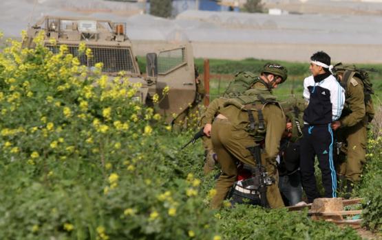 اعتقالات ومداهمة بيوت جنوب نابلس