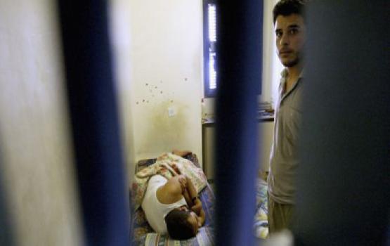 الاحتلال يوظف الأطباء للضغط على الأسرى