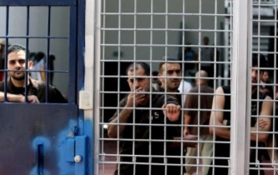 أسرى عسقلان يهددون بخطوات احتجاجية تضامناً مع المرضى