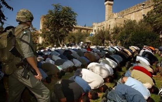 الحرم الإبراهيمي.. مسجد تكبّله قيود المحتلّ