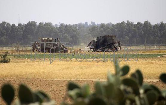 حركة نشطة لآليات وجرافات العدو جنوب القطاع