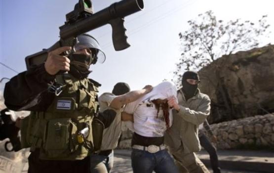 اعتقال 6 مواطنين وهدم منشآت بالضفة