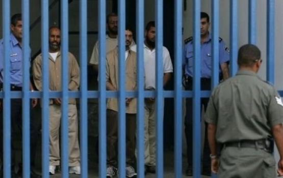 إدارة السجون تحاول خداع "الإداريين" لإفشال إضرابهم