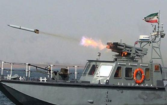 إيران تجهز زوارق حرسها الثوري بصواريخ يفوق مداها 300 كم