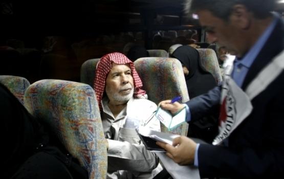 69 من ذوي أسرى غزة يزورون أبنائهم بسجن "رامون"