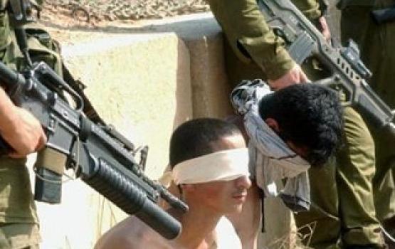 الاحتلال يعتقل شاباً بزعم أنه خطط لطعن جندي