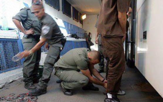 الأسرى المضربون: المستشفيات الصهيونية أسوأ من السجون