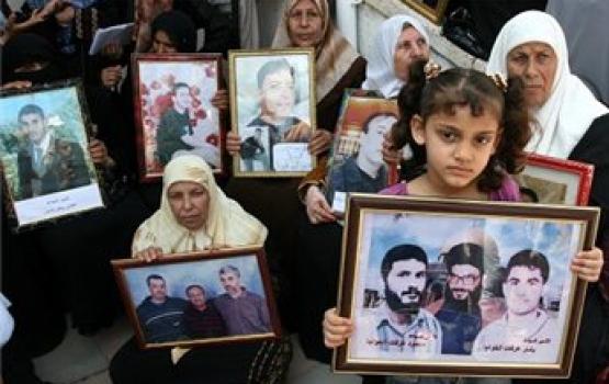 الاحتلال يحرم أهالي أسرى غزة من الزيارة