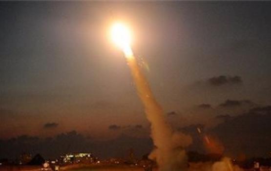 القناة الـ10: استمرار اطلاق الصواريخ ينذر بعودة التوتر مع غزة