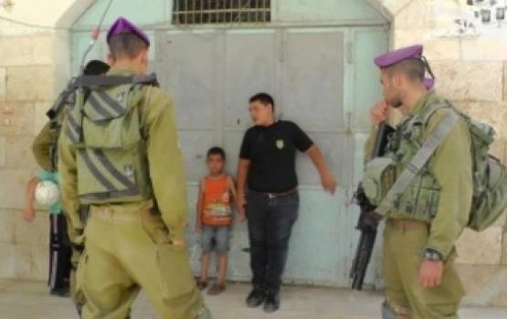 العدو  يحظر على جنوده اعتقال الأطفال دون سن 12 عاماً