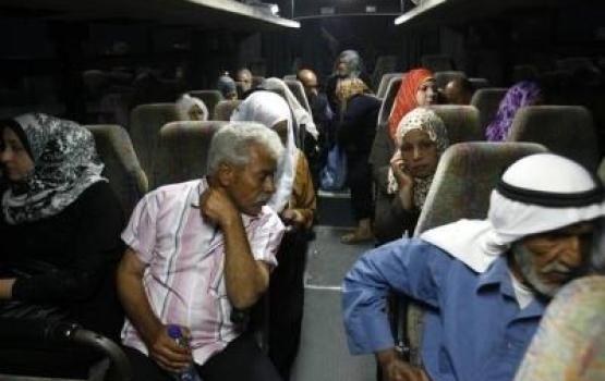 73 من أهالي أسرى غزة يزورون أبناءهم في سجن "نفحة"