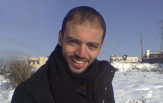 الأسير خليل عواودة يواصل إضرابه عن الطعام وسط تدهور وضعه الصحي