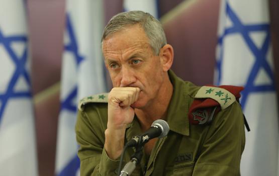 غانتس: غزة محاصرة جواً وبراً وبحراً ويجب أن تعيش