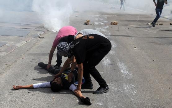 إصابة شاب في مواجهات مع الاحتلال جنوب الخليل