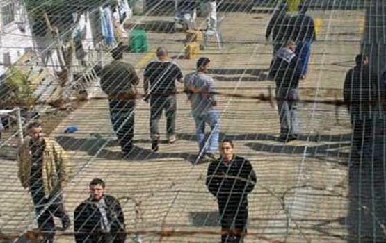 أربعة أسرى يدخلون أعواما جديدة في سجون الاحتلال