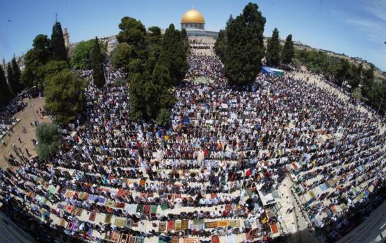 25 ألف مصل يؤدون صلاة الجمعة بالمسجد الأقصى