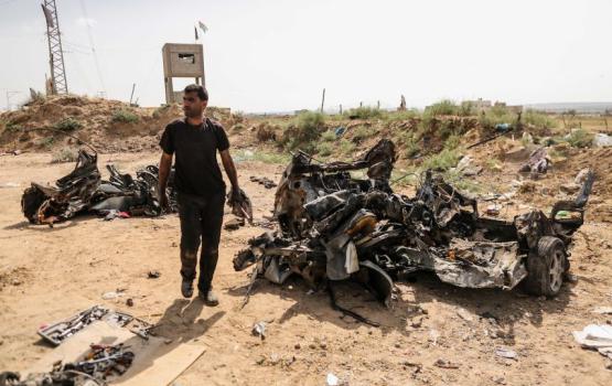 طائرة صهيونية تقصف سيارة مدنية وسط قطاع غزة