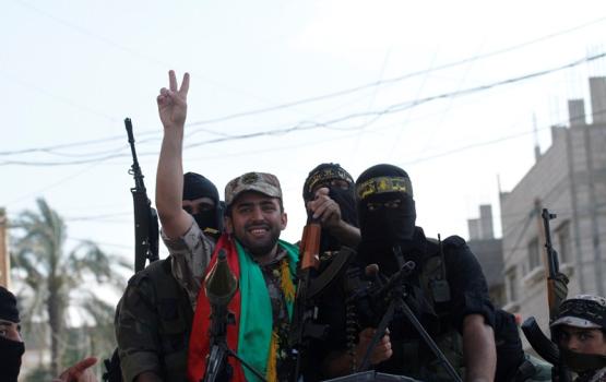 صور.. الأسير المجاهد طارق أبو شلوف يعانق الحرية