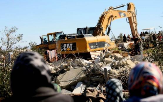 الاحتلال يهدم منشأتين تجاريتين وبناية سكنية بالقدس