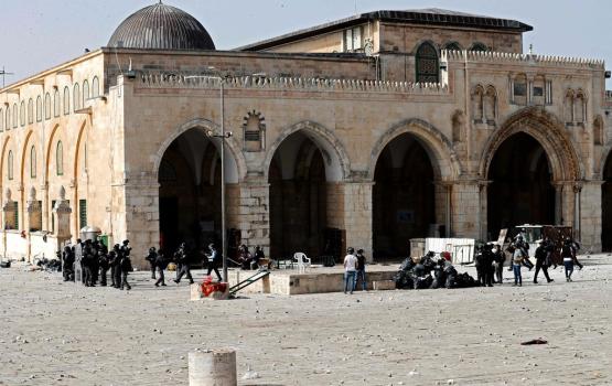 300 إصابة باقتحام قوات الاحتلال المسجد الأقصى