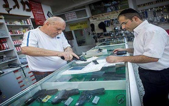 إقبال كبير من قبل الصهاينة على شراء السلاح