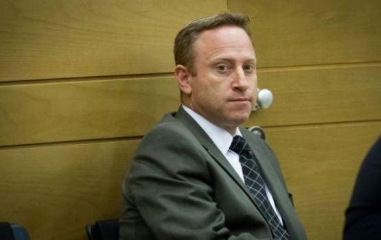 الإقامة الجبرية لرئيس ديوان نتنياهو سابقًا بشبهة الاحتيال