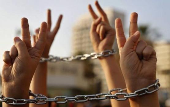 أربعة أسرى يدخلون أعوامًا جديدة في سجون الاحتلال