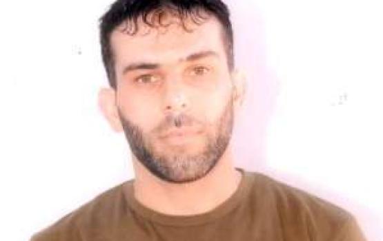 الاحتلال يمنع عائلة الأسير المريض نبيل مغير من زيارته