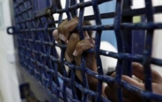 أسير محرر: العدو يمارس سياسة القتل البطيء بحق الأسرى