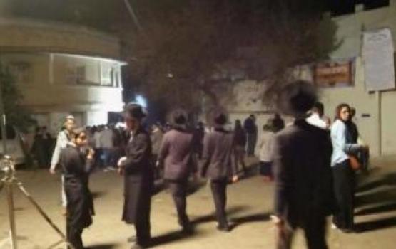 مستوطنون يحاولون إحراق مسجد في الخليل