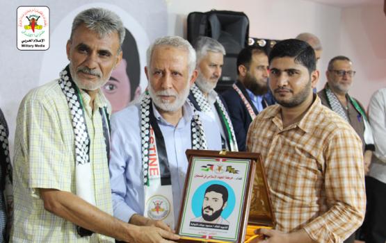 تكريم عائلة الشهيد الخواجا (3)