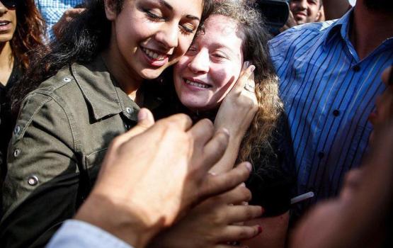 الإفراج عن أيقونة المقاومة "عهد التميمي" ووالدتها 