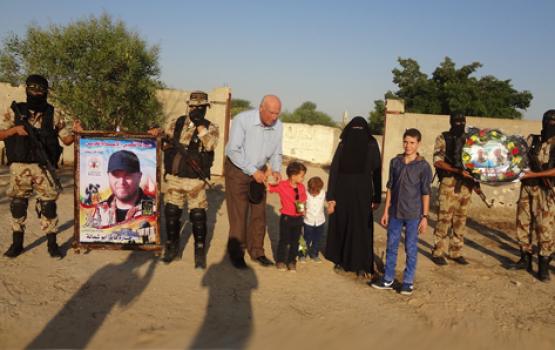 صور.. سرايا القدس تشارك عائلة الشهيد القائد أبو شمالة زيارة ضريحه