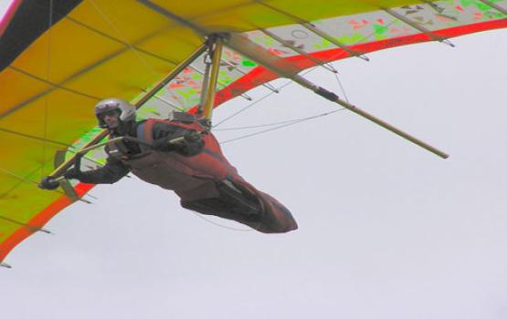 العدو يزعم أن المقاومة تعد جيش من الطيارين لمهاجمتها