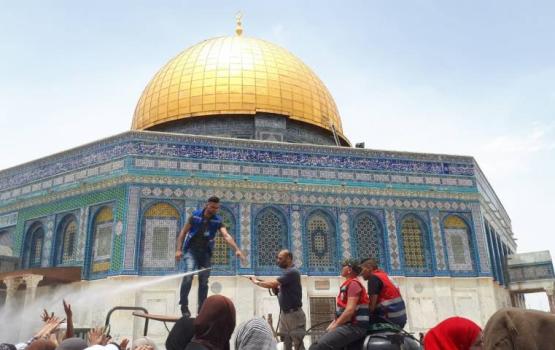 100 ألف مصل أدوا الجمعة الثالثة في الأقصى